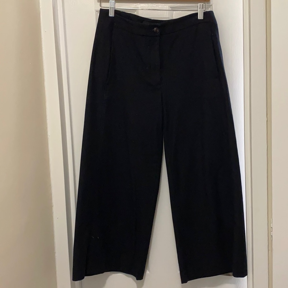 Ann Taylor, size 6, black wide legged cropped pants